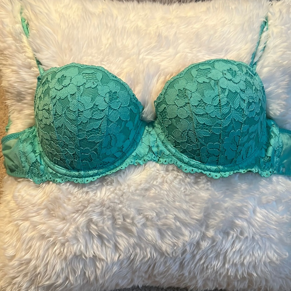 Victoria's Secret Bra style: date push up size: 32D